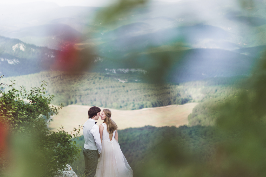 wedding photoshoot in the mountains