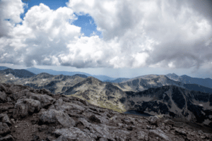великолепна гледка, която се разкрива при изкачването на връх Вихрен в Пирин