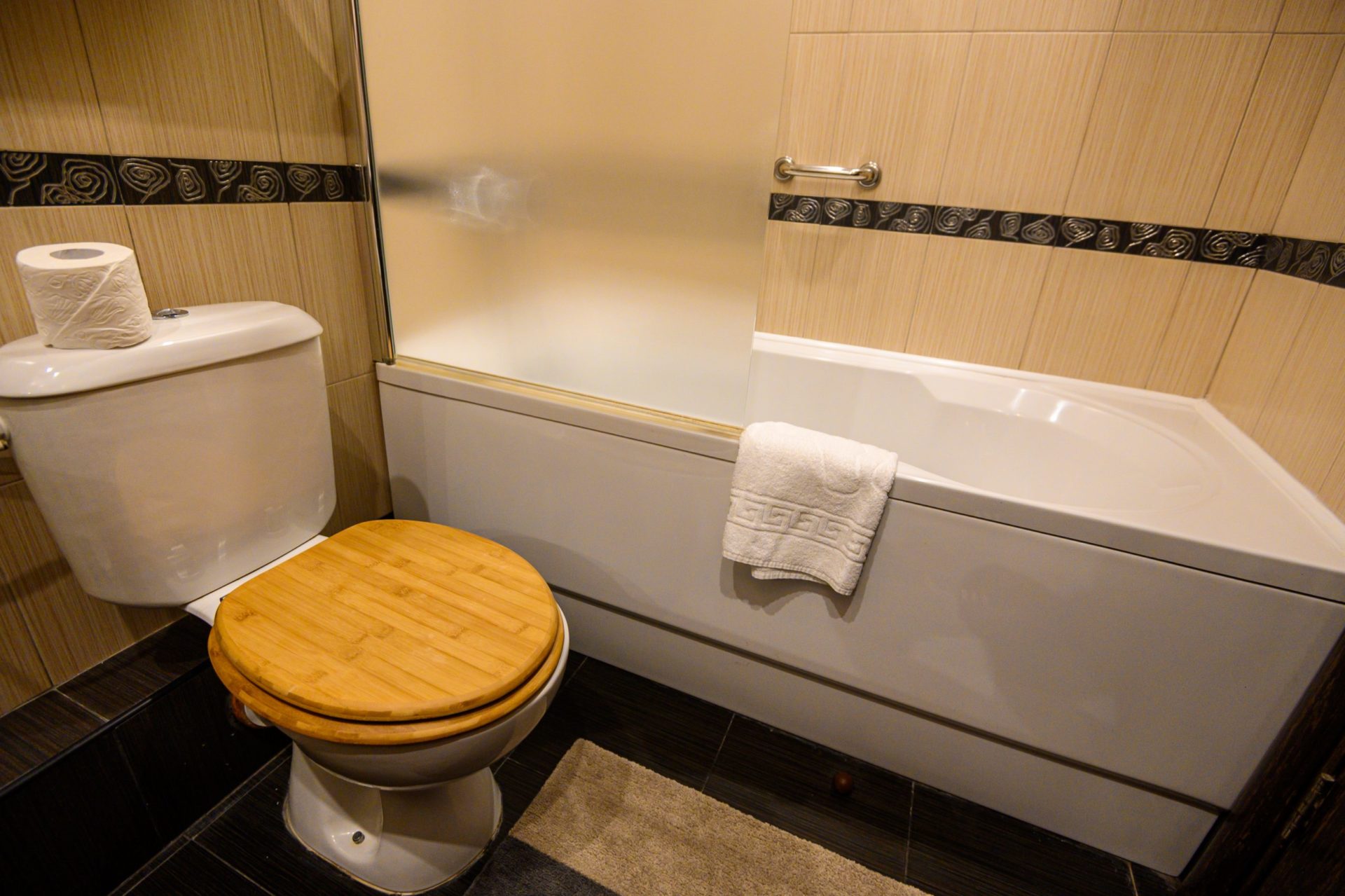 Вана и тоалетна - Едноспален апартамент в апартхотел "Балканско бижу"
